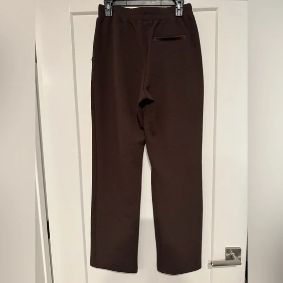 Alo Textured Tailored Pant, Espresso, Size Medium - Picture 2 of 3